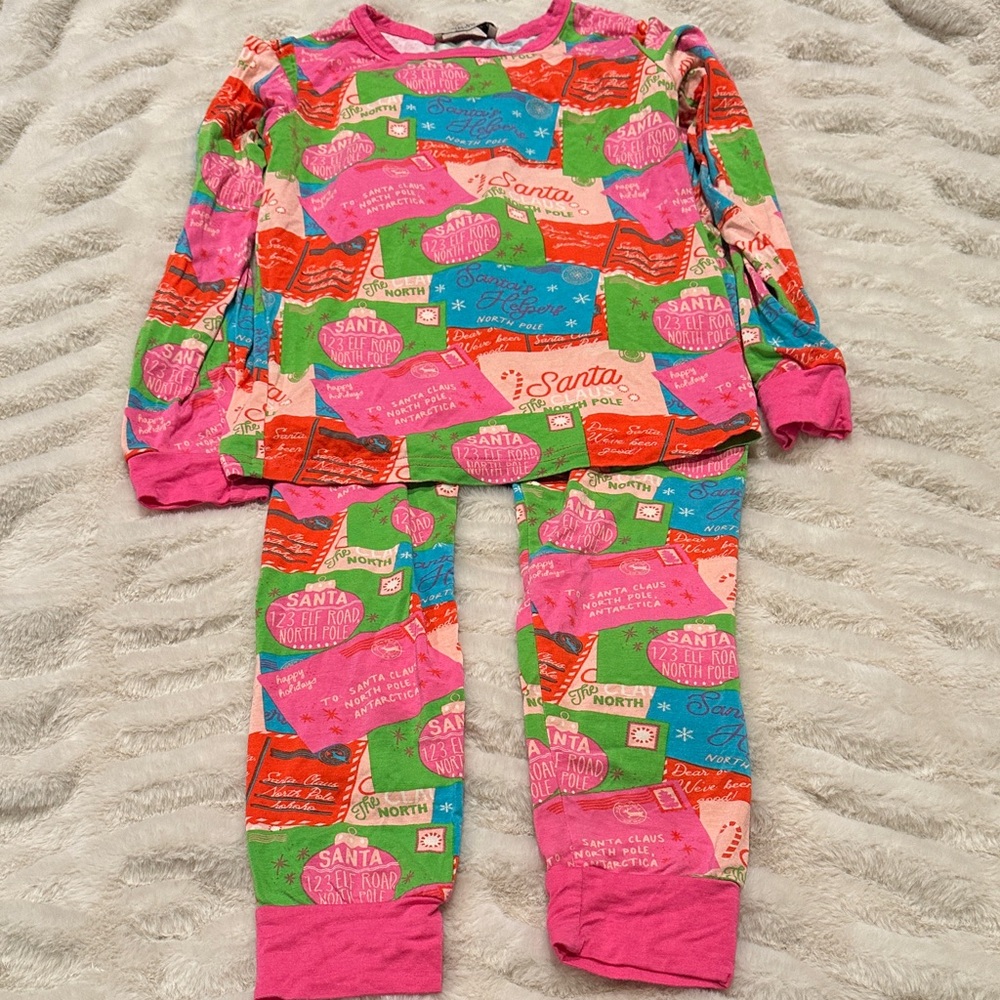 Pink Lily Santa Print Kids size 5-6 Pajama Set.  Like new